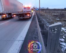 Zderzenie samochodu osobowego i ciężarowego na A4 Bielany Wrocławskie