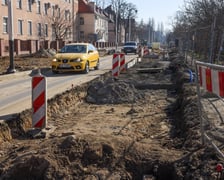 7 marca ruszyły prace remontowe na ul. Przybyszewskiego związane z poszerzaniem tej ulicy.