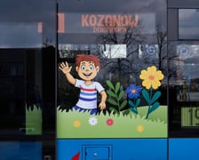 Wiosennie ozdobiony tramwaj we Wrocławiu