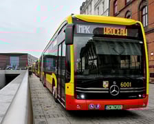 Elektryczna flota MPK Wrocław prezentowana w 2023 roku na Placu Wolności
