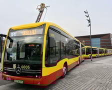 Elektryczna flota MPK Wrocław prezentowana w 2023 roku na Placu Wolności