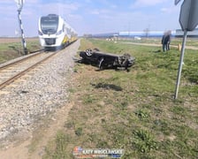 Wypadek na przejeździe kolejowym w Chrzanowie, w gminie Kobierzyce 11 kwietnia 2026 r.