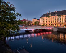 Fryderyki 2026. Iluminacja Mostu Uniwersyteckiego w związanych z wydarzeniem kolorach