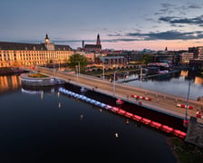 Fryderyki 2026. Iluminacja Mostu Uniwersyteckiego w związanych z wydarzeniem kolorach