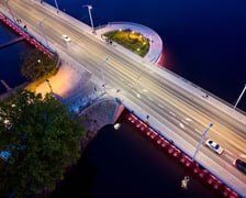 Fryderyki 2026. Iluminacja Mostu Uniwersyteckiego w związanych z wydarzeniem kolorach