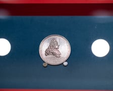 <p>Wystawa &bdquo;Medalierstwo 1700-1799 w zbiorach Muzeum Narodowego we Wrocławiu&rdquo; potrwa do 30 sierpnia &ndash; medal z okazji 76. urodzin oraz 50-lecia pracy we wrocławskiej radzie miejskiej na cześć Johanna Sigismunda von Haunolda (1634&ndash;1711)</p>