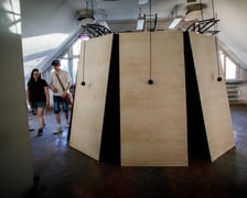 <p>Anna Underowicz &ndash; &bdquo;Wsp&oacute;lne bicie serca&rdquo;, instalacja dźwiękowa, 24. Przegląd Sztuki Survival</p>