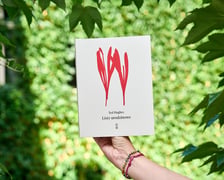 <p>Ted Hughes, &bdquo;Listy urodzinowe&rdquo;, przełożyli Tomasz Kunz i Juliusz Pielichowski, Państwowy Instytut Wydawniczy</p>