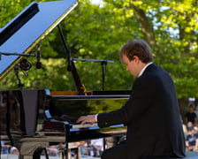 <p>Koncert Chopinowski w Parku Południowym w niedzielę 9 sierpnia &ndash; gra Andrzej Wierciński</p>