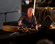 <p>Tomasz Man. "Wyspa" Teatr PO KOLEI na Dworcu Gł&oacute;wnym</p>