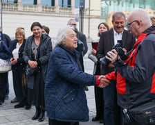<p>Uroczystość odsłonięcia tablicy Maestra Jerzego Maksymiuka przed Narodowym Forum Muzyki&nbsp;</p>