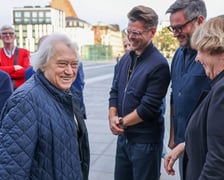 <p>Uroczystość odsłonięcia tablicy Maestra Jerzego Maksymiuka przed Narodowym Forum Muzyki&nbsp;</p>