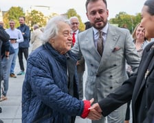 <p>Uroczystość odsłonięcia tablicy Maestra Jerzego Maksymiuka przed Narodowym Forum Muzyki&nbsp;</p>
