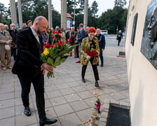 Skwer  Wojciecha Jerzego Hasa, znanego polskiego reżysera, został odsłonięty tuż obok budynku Centrum Technologii Audiowizualnych