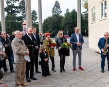 Skwer  Wojciecha Jerzego Hasa, znanego polskiego reżysera, został odsłonięty tuż obok budynku Centrum Technologii Audiowizualnych