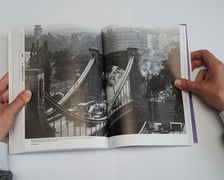 <p>Na zdjęciu strony z &bdquo;Kalendarza Wrocławskiego&rdquo; 2022. To prawdziwa encyklopedia wrocławska</p>