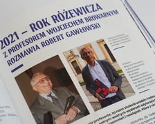 <p>Na zdjęciu strony z &bdquo;Kalendarza Wrocławskiego&rdquo; 2022. To prawdziwa encyklopedia wrocławska</p>