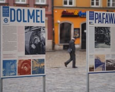 Na zdjęciu plansze z wystawy ,,Wyprodukowano we Wrocławiu. Przemysłowe marki Wrocławia po 1945 roku