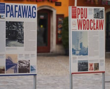 Na zdjęciu plansze z wystawy ,,Wyprodukowano we Wrocławiu. Przemysłowe marki Wrocławia po 1945 roku