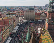 Gitarowy Rekord Świata 2023. Widok na gitarzystów z drona