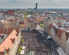 Gitarowy Rekord Świata 2023. Widok na gitarzystów z drona