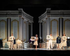 <p>Opera Wrocławska, scena z opery &bdquo;Cosi fan tutte&rdquo;</p>