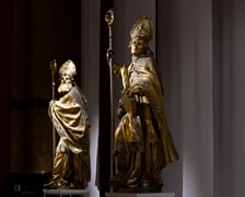 <p>Dzieła wrocławskiego rzeźbiarza z XVIIIwieku Johanna Georga Urbansky'ego &ndash; od lewej św. Augustyn i św. Ambroży</p>