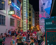Podwórko Neonów Ruska 46 we Wrocławiu