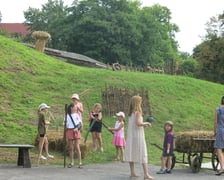 <p>Pr&oacute;ba do spektaklu &bdquo;Zaporożec nad Dunajem&rdquo;, sceny z udziałem dzieci</p>