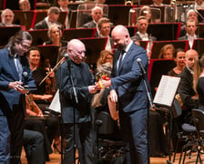 <p>Koncert inauguracyjny festiwalu, Maestro Christoph Eschenbach odbiera od prezydenta Jacka Sutryka klucze do bram Wrocławia&nbsp;</p>