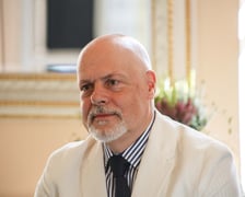 <p>Marek Krajewski napisał libretto do Czarodziejskiego fletu</p>
