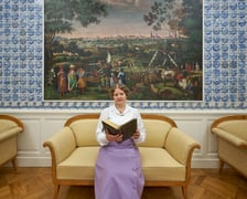 <p>Na zdjęciu Edyta Herczyńska ze Stowarzyszenia Krynolina w słynnym&nbsp;Pokoju Beyersdorf&oacute;w z około 1730 roku w Pałacu Kr&oacute;lewskim&nbsp;</p>
