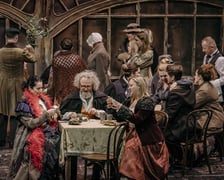 <p>Ukochana inscenizacja &bdquo;Cyganerii&rdquo; w Operze Wrocławskiej &ndash; w reżyserii Waldemara Zawodzińskiego</p>