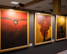 <p>Wystawa prac Zdzisława Beksińskiego w Hali IASE do 18 lutego</p>