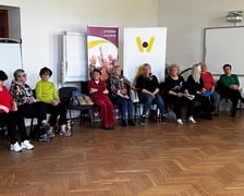 Seniorzy - uczestnicy warsztatów aktorskich w ramach Wrocławskiego Filmowego Centrum Seniora