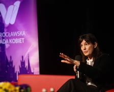 <p>Spotkanie autorskie z Joanną Kuciel-Frydryszak zorganizowała Wrocławska Rada Kobiet oraz Stowarzyszenie Dolnośląski Kongres Kobiet</p>