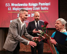 <p>53. Wrocławska Księga Pamięci z okazji 63. Międzynarodowego Dnia Teatru &ndash; laur odbiera Krzesisława Dubiel&oacute;wna</p>