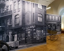 Wystawa "Czas pochwycony" w Ossolineum. Na fotogramach możemy zobaczyć ulice przedwojennego Wrocławia