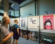<p>Wystawa plakat&oacute;w filmowych na I pietrze Kina Nowe Horyzonty</p>
