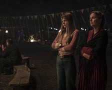 <p>Kadr z filmu "Simona Kossak", Sandra Drzymalska jako Simona Kossak z lewej, obok Agata Kulesza w roli jej matki</p>