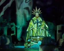 <p>Scena z prologu &bdquo;Romea i Julii&rdquo; w reżyserii Jana Klaty w Teatrze Muzycznym Capitol</p>