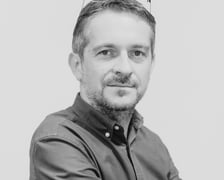 <p>Pracuję w kulturze od 2007, łączę zapał do działania z wieloletnim doświadczeniem. Aktualnie dyrektor Miejskiego Ośrodka Kultury i Sztuki w Bielawie. Wiele dodać, niewiele ująć.&nbsp;</p> <p>Ukończyłem studia magisterskie na kierunku finanse i bankowość oraz podyplomowe na kierunku administracji publicznej. Z lokalnym samorządem jestem związany od 2003 roku. W latach 2007-2014 pracowałem w Urzędzie Miejskim w Pieszycach najpierw jako kierownik Referatu Promocji, p&oacute;źniej na stanowisku zastępcy burmistrza. Następnie przez 5 lat byłem Dyrektorem Samorządowej Instytucji &ndash; Centrum Kultury i Turystyki w Walimiu gdzie byłem odpowiedzialny m.in. za rozw&oacute;j i przebudowę Zamku Grodno, Sztolni Walimskich i 6 świetlic wiejskich. Realizowałem projekty miękkie w ramach MKiDN i Euroregionu Glacensis.&nbsp;</p> <p>Od 2021 roku jestem Dyrektorem Miejskiego Ośrodka Kultury i Sztuki w Bielawie.&nbsp;</p> <p>Jestem otwarty na nowe wsp&oacute;łprace i inicjatywy, wspieram kulturalne przedsięwzięcia organizowane przez niezależne grupy i stowarzyszenia działające na terenie miasta Bielawa i okolic.&nbsp;</p> <p>W swoim zawodowym dorobku organizowałem wiele wydarzeń o dużej randze np. Regałowisko Reggae Rock Festiwal, Dni Bielawy, Dni Pieszyc, międzynarodowe festiwale muzyczne, dożynki gminne i powiatowe, pikniki, Festiwal Sera, Festiwal Gulaszu, Szanty w Rzeczce, Otwarcie sezonu turystycznego w G&oacute;rach Sowich, Jarmark Średniowieczny czy liczne uroczystości okazjonalne i patriotyczne.&nbsp;</p> <p><strong>Rekomendacje:</strong></p> <ul class="wp-block-list"> <li>Studio Piosenki i Tańca &bdquo;FART&rdquo;</li> <li>KUBA dance studio</li> <li>Joanna Mogilnitskiy</li> <li>BWA BREAKERS</li> </ul>
