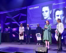 <p>Wrocławska Nagroda Artystyczna 2024. Zwycięzc&oacute;w poznaliśmy we wtorek, 10 grudnia w Sali Czerwonej Narodowego Forum Muzyki podczas gali &ndash; laureaci z dziedziny: Teatr (tw&oacute;rcy Teatru Kambak &ndash; Agata Obłąkowska-Mazurkiewicz, Maciej Mazurkiewicz)</p>