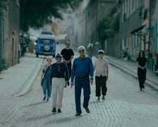 <p>Kadr z filmu "Dziadku, wiejemy!"&nbsp;</p>