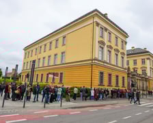 <p>Noc Muze&oacute;w 2025. Kolejki zwiedzających przed muzeami</p>
