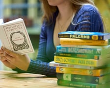 <p>Książki, jakie polecamy na wakacje 2025</p>