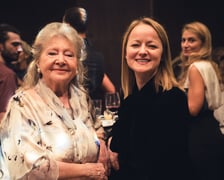 <p>Uroczystość odsłonięcia popiersia Andrzeja Markowskiego – Małgorzata Markowska (z lewej), córka kompozytora i dyrygenta, Olga Humeńczuk, dyrektor NFM</p>