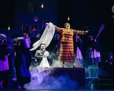 <p>Sceny ze &bdquo;Strasznego dworu&rdquo; w Operze Wrocławskiej</p>
