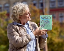 <p>Na zdjęciach Izabela Ganske, autorka książki&nbsp;&bdquo;Wrocław. Nieprzewodnik dla turyst&oacute;w i mieszkańc&oacute;w&rdquo;</p>
