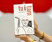 <p>Hubert Klimko-Dobrzaniecki, &bdquo;Tu i tam&rdquo;, Oficyna Noir sur Blanc</p>
